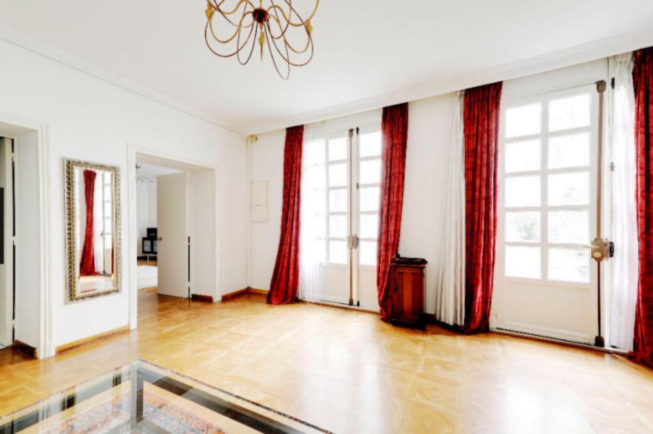 Paris: one-bedroom apartment